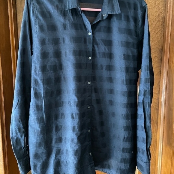 Gap sheer striped light weight button down shirt. - Picture 1 of 6